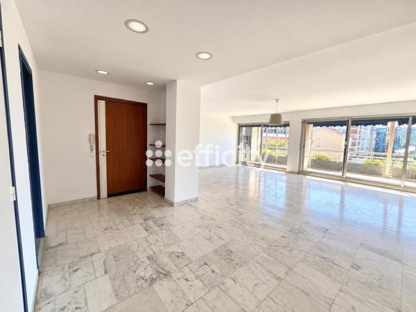 Appartement
         5 pièces
        - 140 m² Bien prestige 529 000 € *