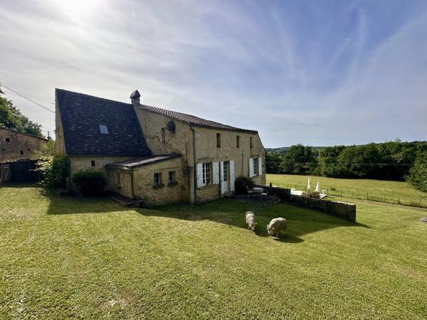 Charmante propriété en pierre avec granges, à quelques pas des commodités