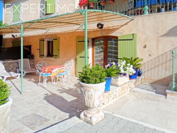 Bonnieux (84480) APPARTEMENT AVEC TERRASSE ET PISCINE AVEC VUE SUR LE VILLAGE DE BONNIEUX
