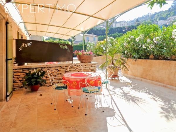 Bonnieux (84480) APPARTEMENT AVEC TERRASSE ET PISCINE AVEC VUE SUR LE VILLAGE DE BONNIEUX