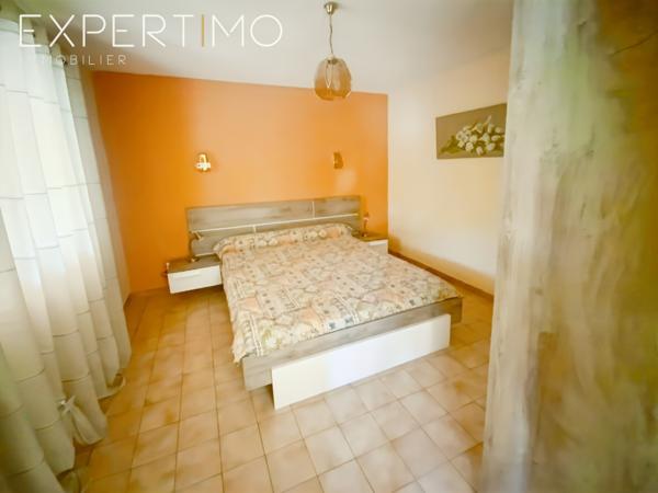 Bonnieux (84480) APPARTEMENT AVEC TERRASSE ET PISCINE AVEC VUE SUR LE VILLAGE DE BONNIEUX