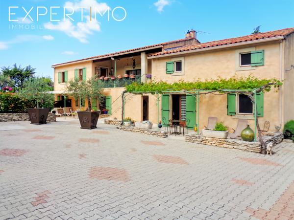 Bonnieux (84480) APPARTEMENT AVEC TERRASSE ET PISCINE AVEC VUE SUR LE VILLAGE DE BONNIEUX