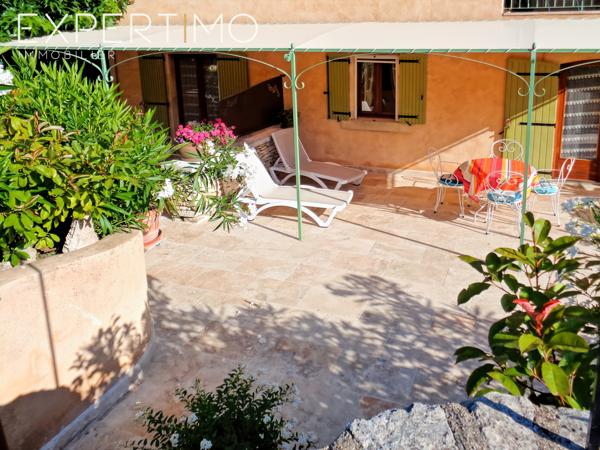 Bonnieux (84480) APPARTEMENT AVEC TERRASSE ET PISCINE AVEC VUE SUR LE VILLAGE DE BONNIEUX