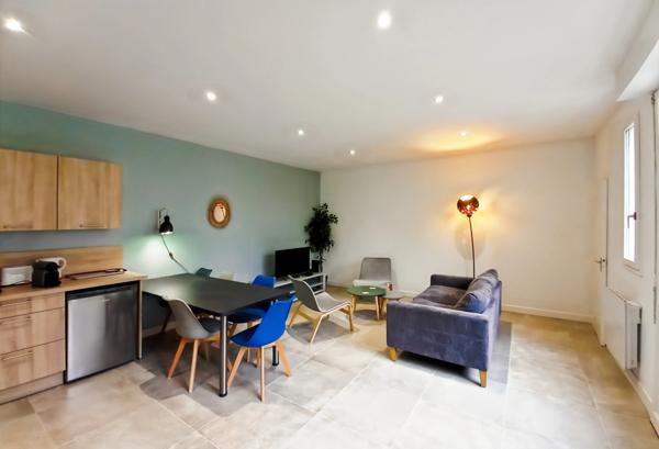 Maison de caractère de 264 m² avec maison secondaire de 64 m² au cœur de la ville de SAUMUR (49)