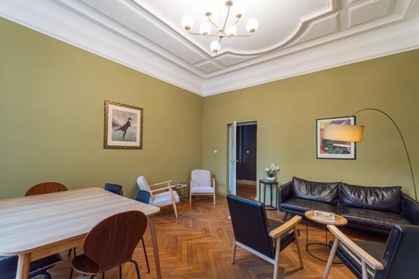 Maison de caractère de 264 m² avec maison secondaire de 64 m² au cœur de la ville de SAUMUR (49)