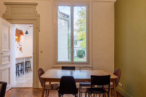 Maison de caractère de 264 m² avec maison secondaire de 64 m² au cœur de la ville de SAUMUR (49)