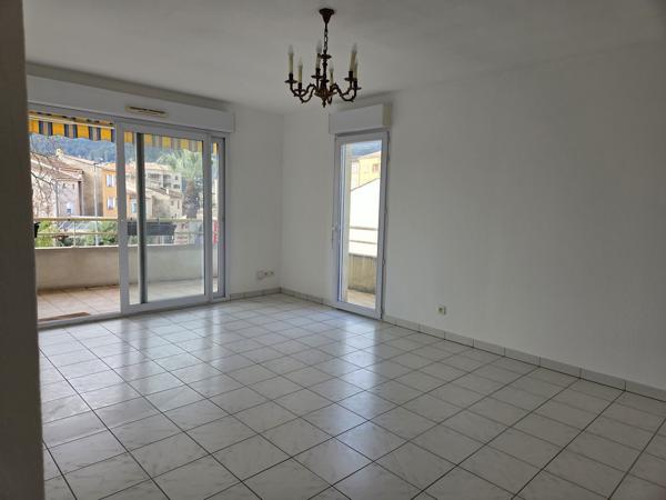 Appartement de 2003, 3 chambres, ascenseur, terrasse