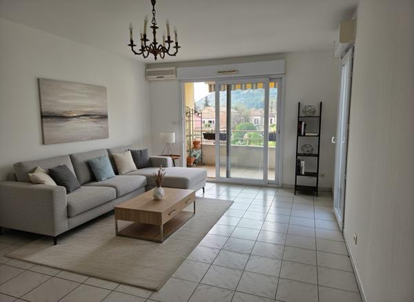 Appartement de 2003, 3 chambres, ascenseur, terrasse