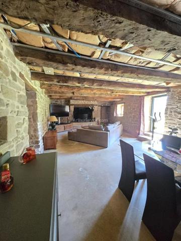 Vente                                                      Maison
                        
                     9 pièces                      190 m2                     à Languidic