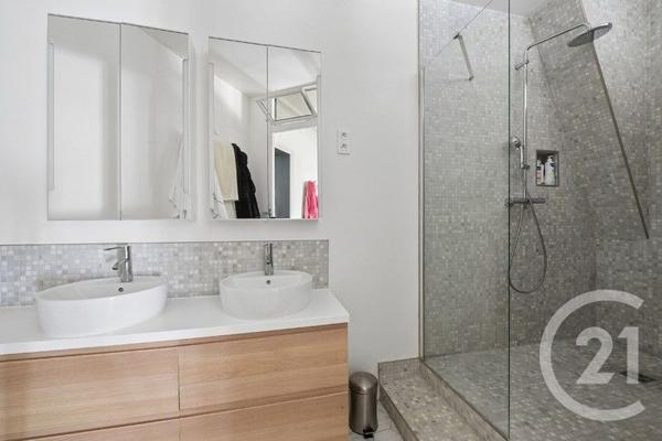 Appartement F3 à vendre  3 pièces - 83,11 m 2   PARIS  - 75018