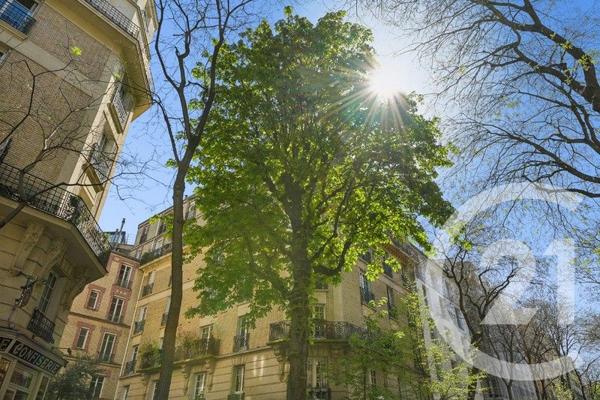Appartement F3 à vendre  3 pièces - 83,11 m 2   PARIS  - 75018