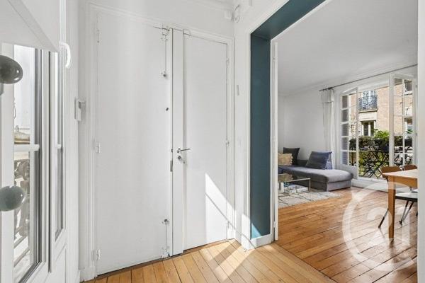 Appartement F3 à vendre  3 pièces - 83,11 m 2   PARIS  - 75018