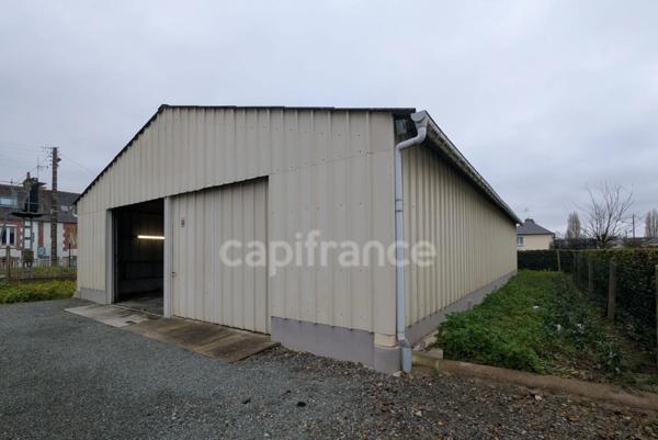 À LOUER – GRÂCES - Local d’activité / hangar 240 m² Sanitaires + 6 stationnements