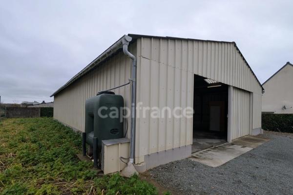 À LOUER – GRÂCES - Local d’activité / hangar 240 m² Sanitaires + 6 stationnements
