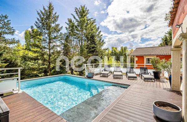 MAISON AVEC PARC ABORE ET PISCINE