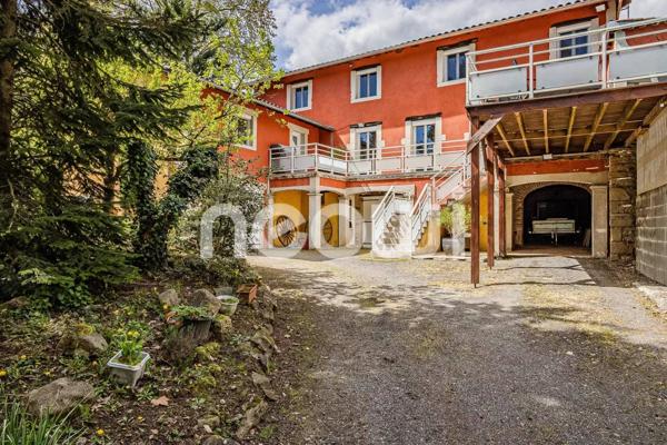 MAISON AVEC PARC ABORE ET PISCINE