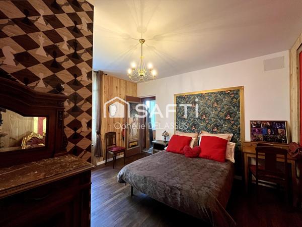 IMMEUBLE DE RAPPORT AVEC CHAMBRES D'HÔTES ET APPARTEMENTS