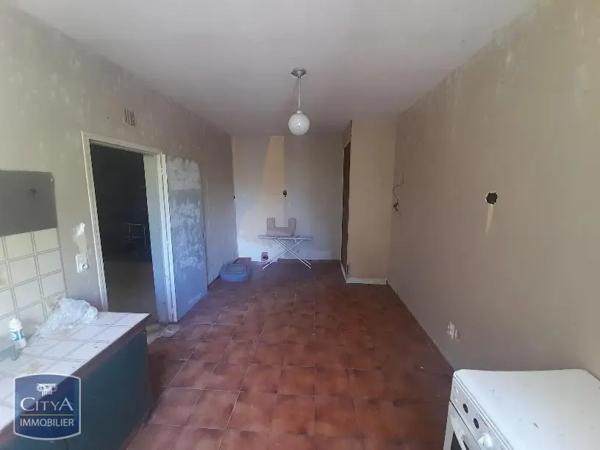 Local professionnel à vendre 122m²