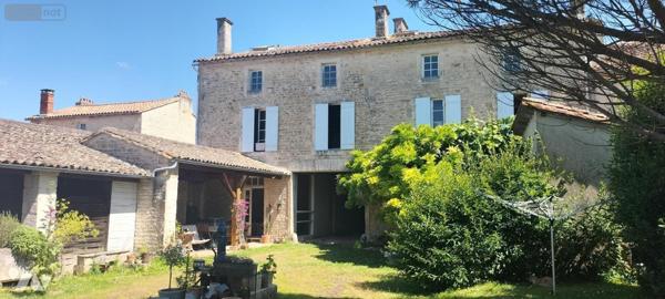 Maison à vendre à Brioux-sur-Boutonne dans les Deux-Sèvres (79170), ref : MR13263