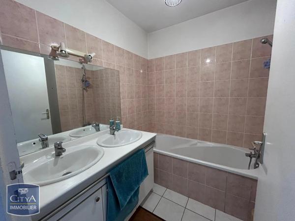 Appartement à louer 3 pièces 68.47m² Angers (49000)