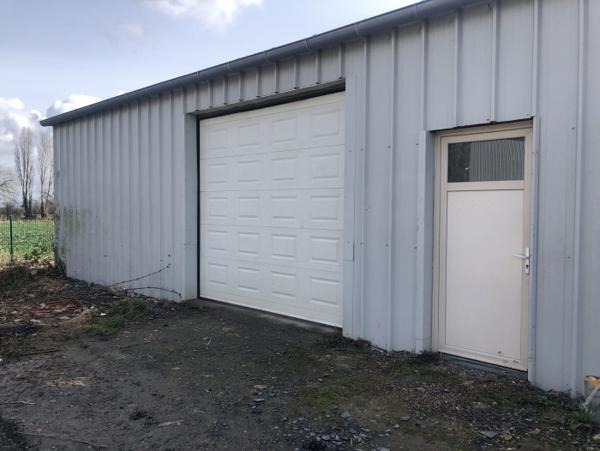 GRANDS GARAGES /HANGARS 5.5€/M2 belle hauteur intérieure à TROARN