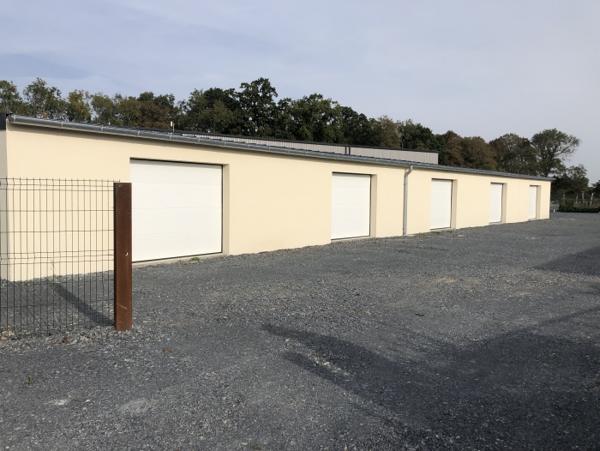 GRANDS GARAGES /HANGARS 5.5€/M2 belle hauteur intérieure à TROARN