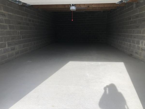 GRANDS GARAGES /HANGARS 5.5€/M2 belle hauteur intérieure à TROARN