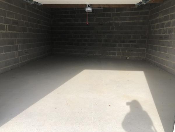 GRANDS GARAGES /HANGARS 5.5€/M2 belle hauteur intérieure à TROARN