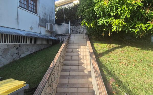 Immeuble à vendre    11 pièces • 245 m2 Fort-de-France