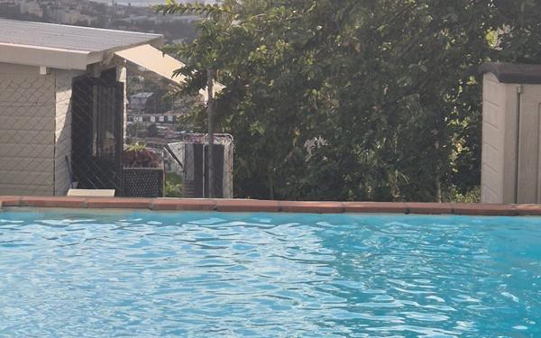 Immeuble à vendre    11 pièces • 245 m2 Fort-de-France
