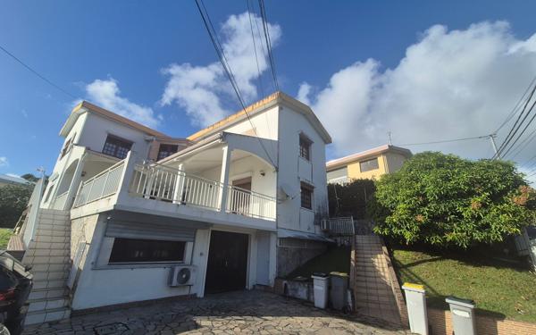 Immeuble à vendre    11 pièces • 245 m2 Fort-de-France
