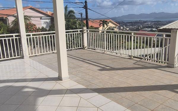 Immeuble à vendre    11 pièces • 245 m2 Fort-de-France