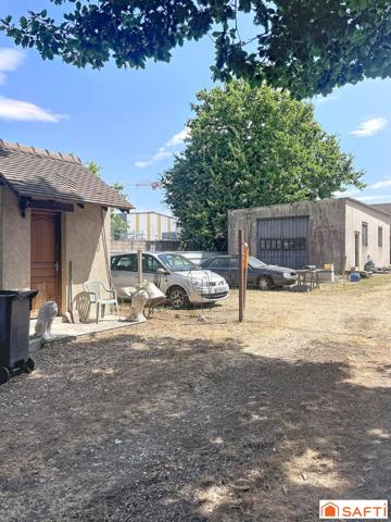 Maison 146 m2 - 4 chambres - Terrain 1756 m2 - idéal artisans pour stockage