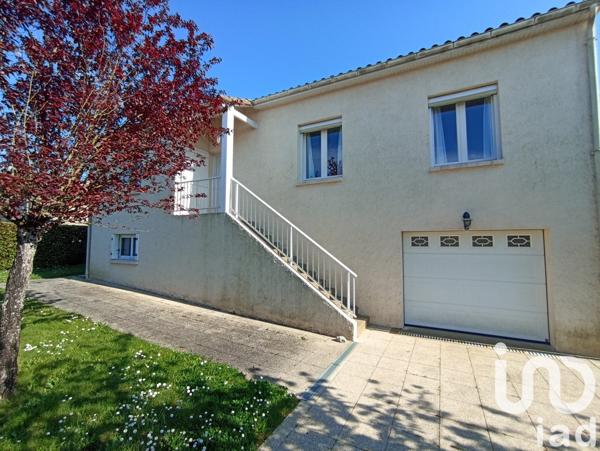 Maison 4 pièces de 104 m² à Châtillon-sur-Thouet (79200)