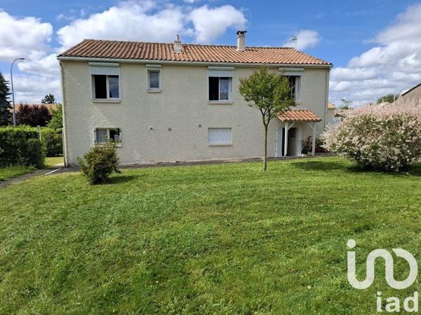 Maison 4 pièces de 104 m² à Châtillon-sur-Thouet (79200)