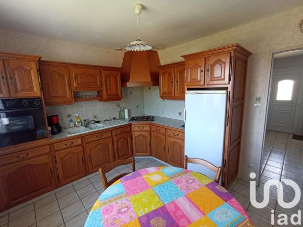 Maison 4 pièces de 104 m² à Châtillon-sur-Thouet (79200)