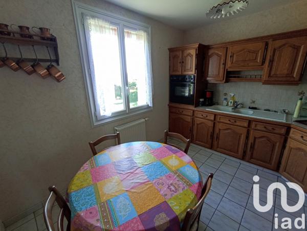 Maison 4 pièces de 104 m² à Châtillon-sur-Thouet (79200)