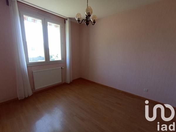 Maison 4 pièces de 104 m² à Châtillon-sur-Thouet (79200)