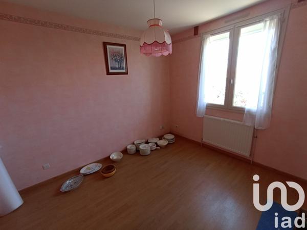 Maison 4 pièces de 104 m² à Châtillon-sur-Thouet (79200)