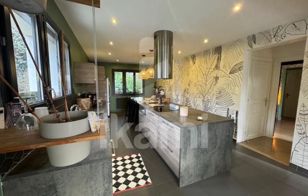 ROUSSILLON MAISON 193 M2 4 CHAMBRES