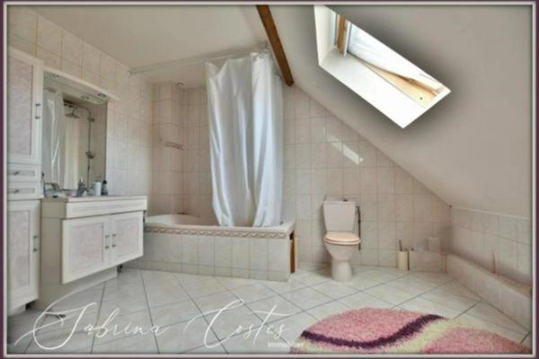 🏡 Maison familiale 4 chambres, proche centre-ville, écoles et autoroute – Classe énergétique C ! 🌟