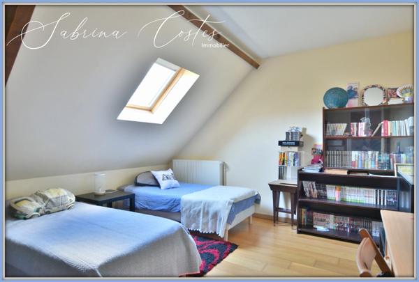 🏡 Maison familiale 4 chambres, proche centre-ville, écoles et autoroute – Classe énergétique C ! 🌟