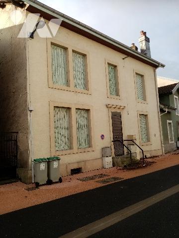maison  composée de 2 appartements, caves et greniers , terrain 582 m²  petit bâtiment annexe