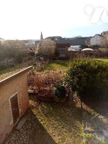 maison  composée de 2 appartements, caves et greniers , terrain 582 m²  petit bâtiment annexe