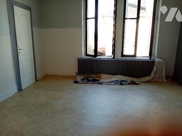 maison  composée de 2 appartements, caves et greniers , terrain 582 m²  petit bâtiment annexe