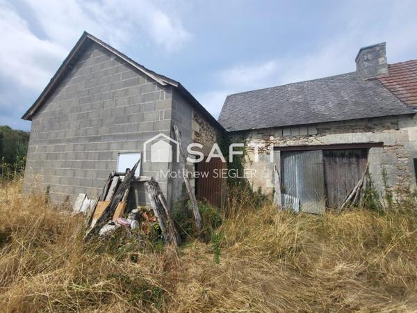 À Cinq-Mars-la-Pile, découvrez ce hangar de 70 m² sur un terrain de 766 m², offrant un beau potentiel pour un projet d’aménagement ou de construction.