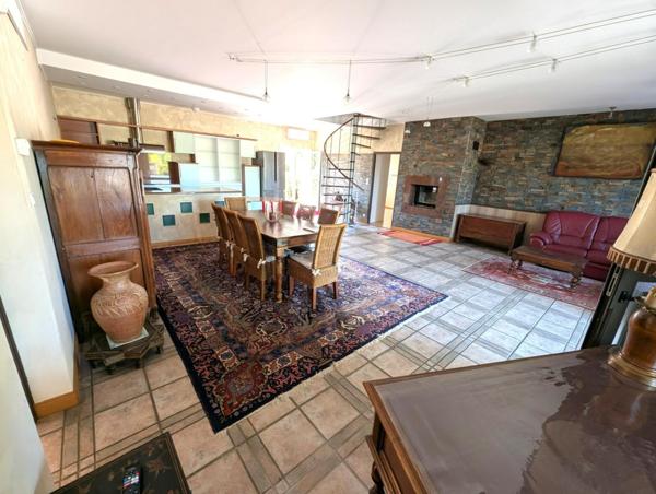 grande maison avec 4 ch à 10 min d'Angers.