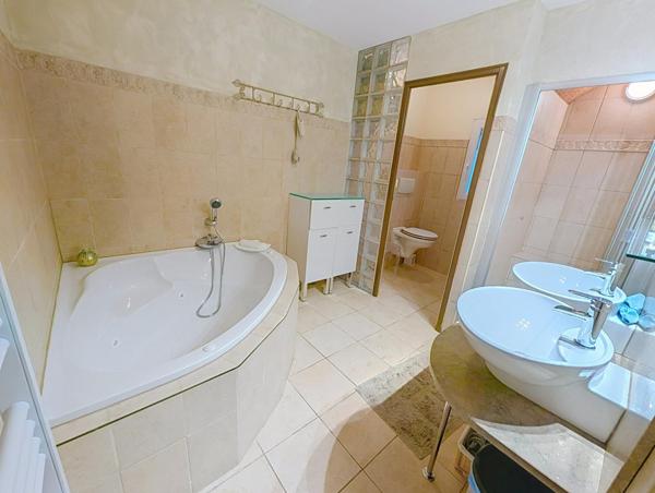 grande maison avec 4 ch à 10 min d'Angers.