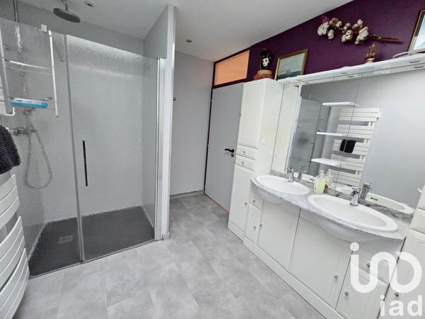 Maison à vendre 7 pièces 207 m² Châteauroux