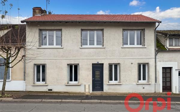 Maison à vendre    4 pièces •  Ainay-le-Château